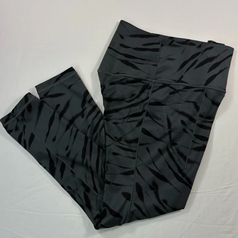 Athleta Saluation Stash Pocket II 7/8 Tight Zebra Print Capri Leggings | Size MT